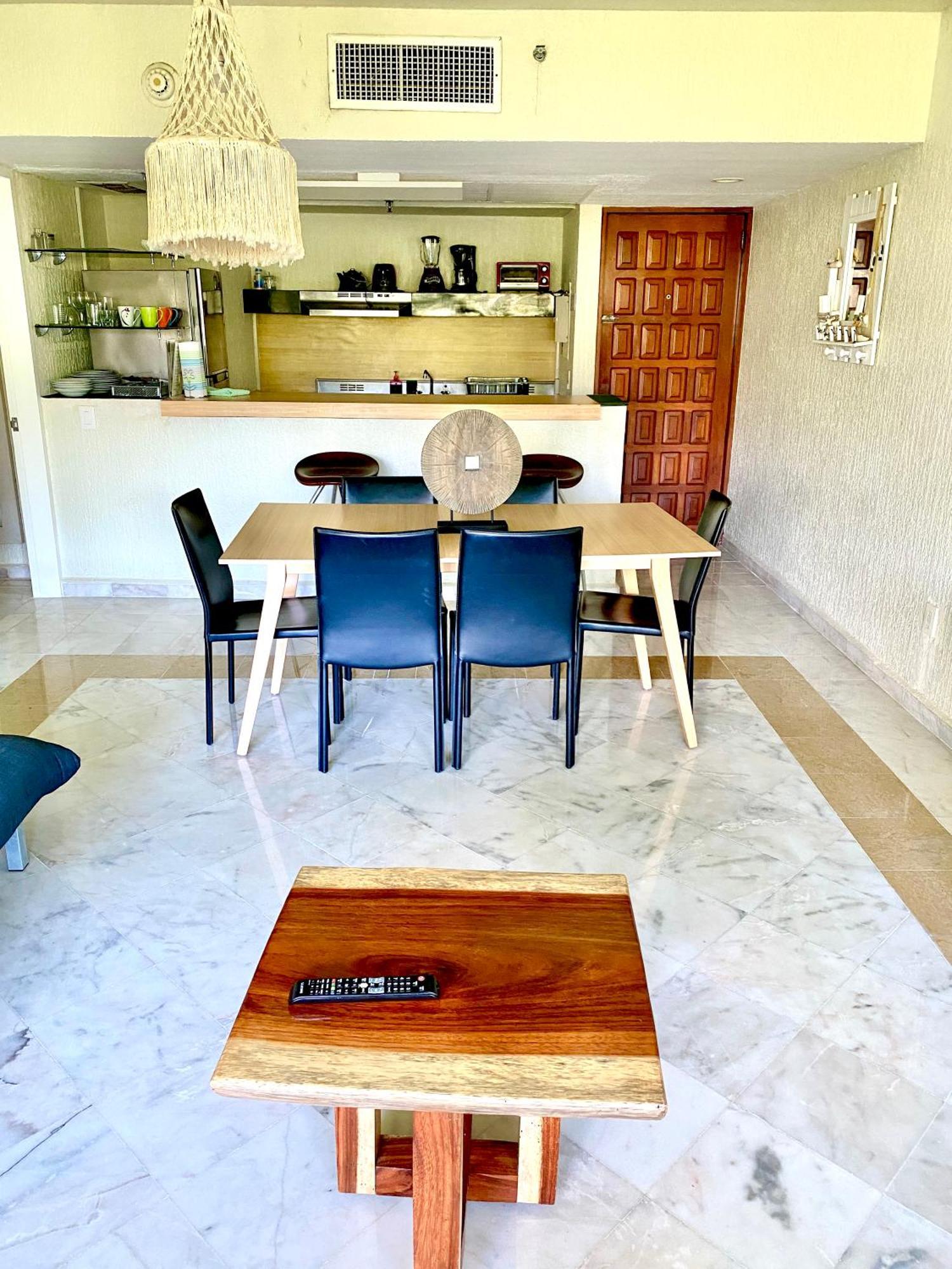 Condo In Ocean Front Resort Cancun Room photo