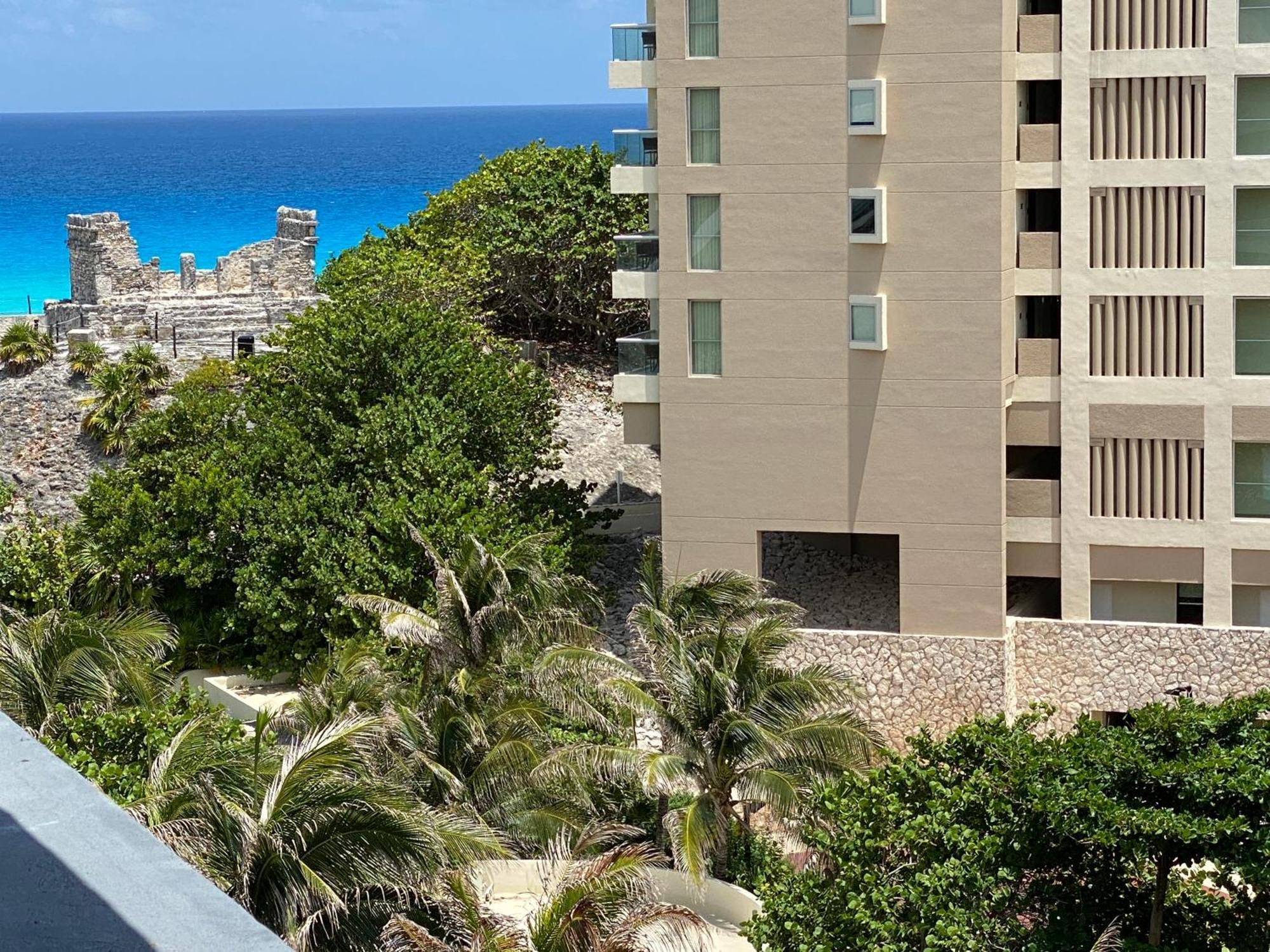 Condo In Ocean Front Resort Cancun Room photo