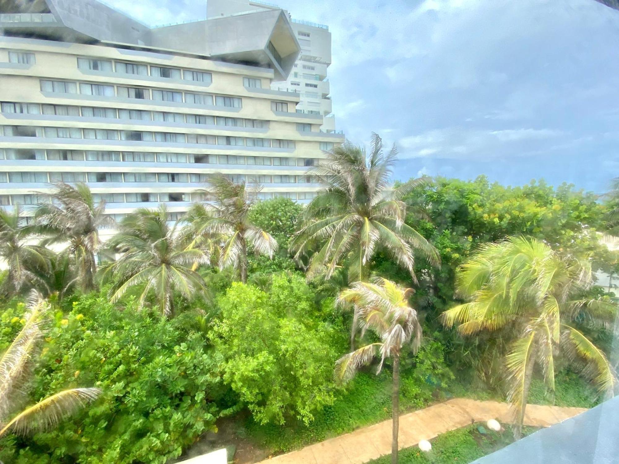 Condo In Ocean Front Resort Cancun Room photo