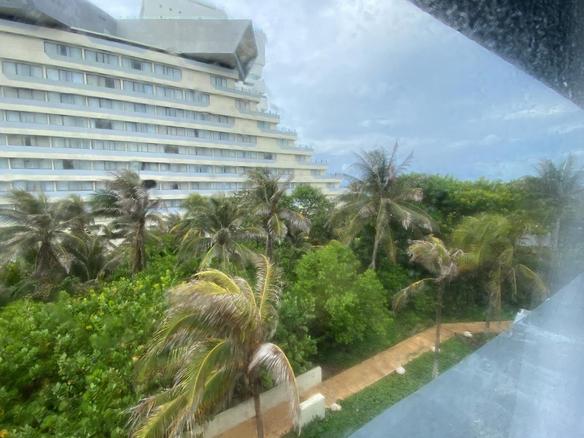 Condo In Ocean Front Resort Cancun Room photo